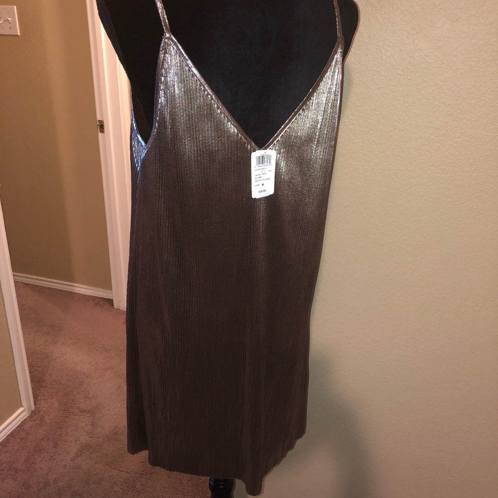 Windsor Metallic Silver Pleated Shift Dress Sz M - Picture 7 of 8